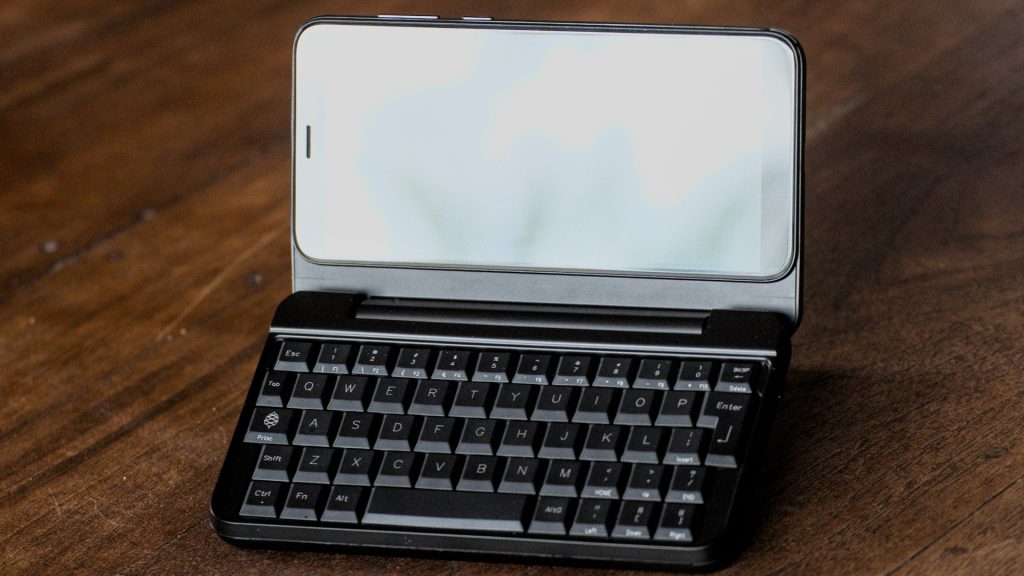 PinePhone keyboard case and add-on cases are now available in the Pine Store!